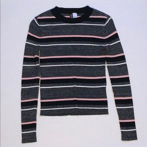 H&M slightly cropped knit shirt pink and grey